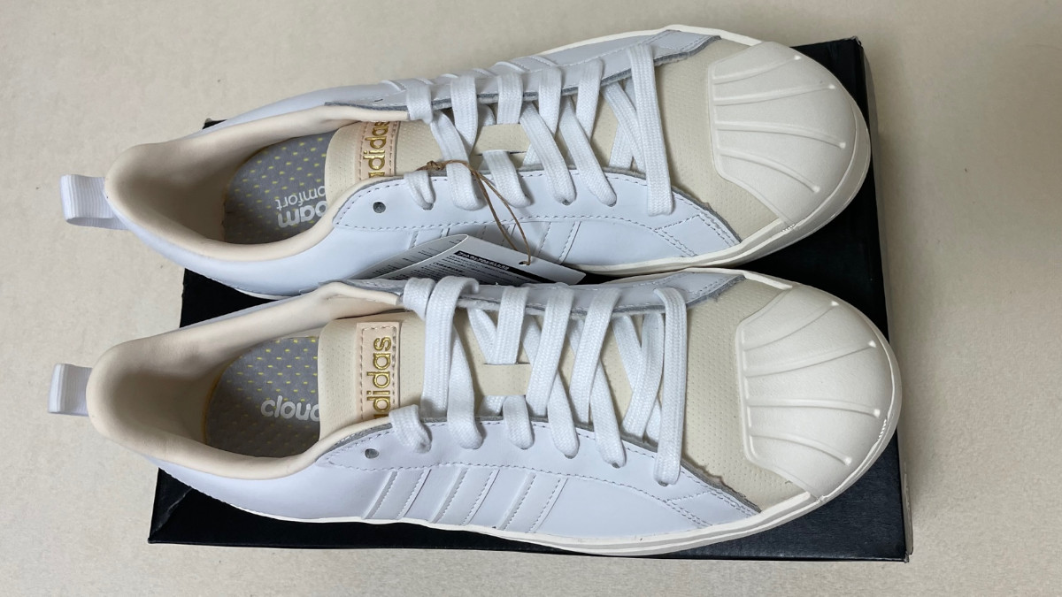 アディダスのストリートチェックの写真